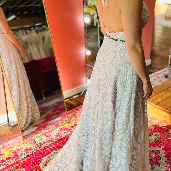 Hayley Paige Designer Wedding Gown. Style is the Delta - Picture 5 of 7